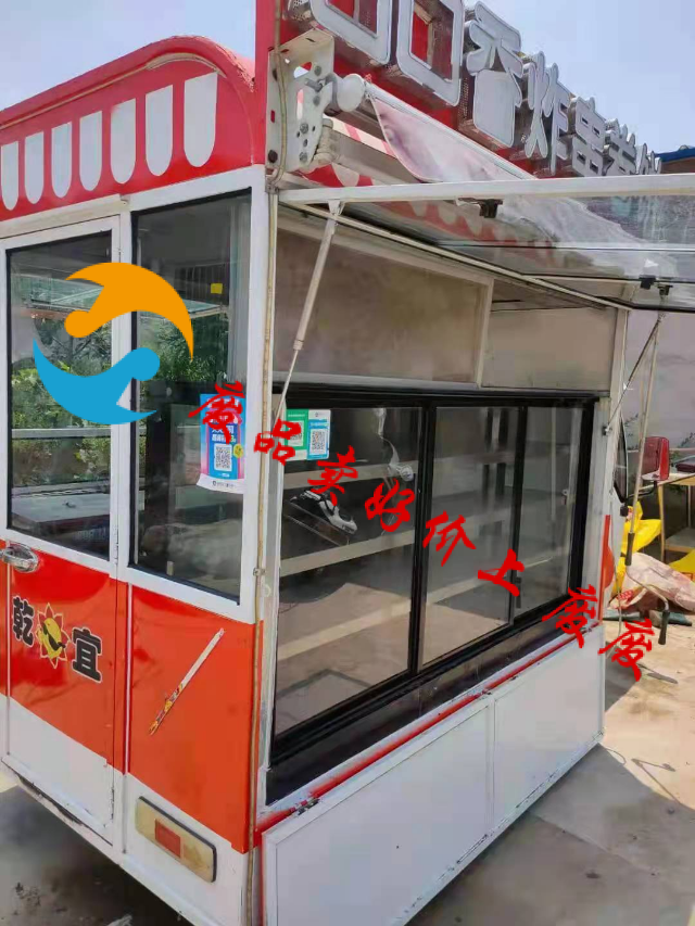 出售小吃车内有冷藏柜和遮阳棚发光字